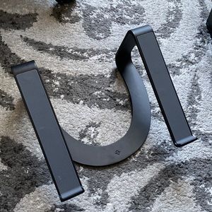 Curve laptop stand